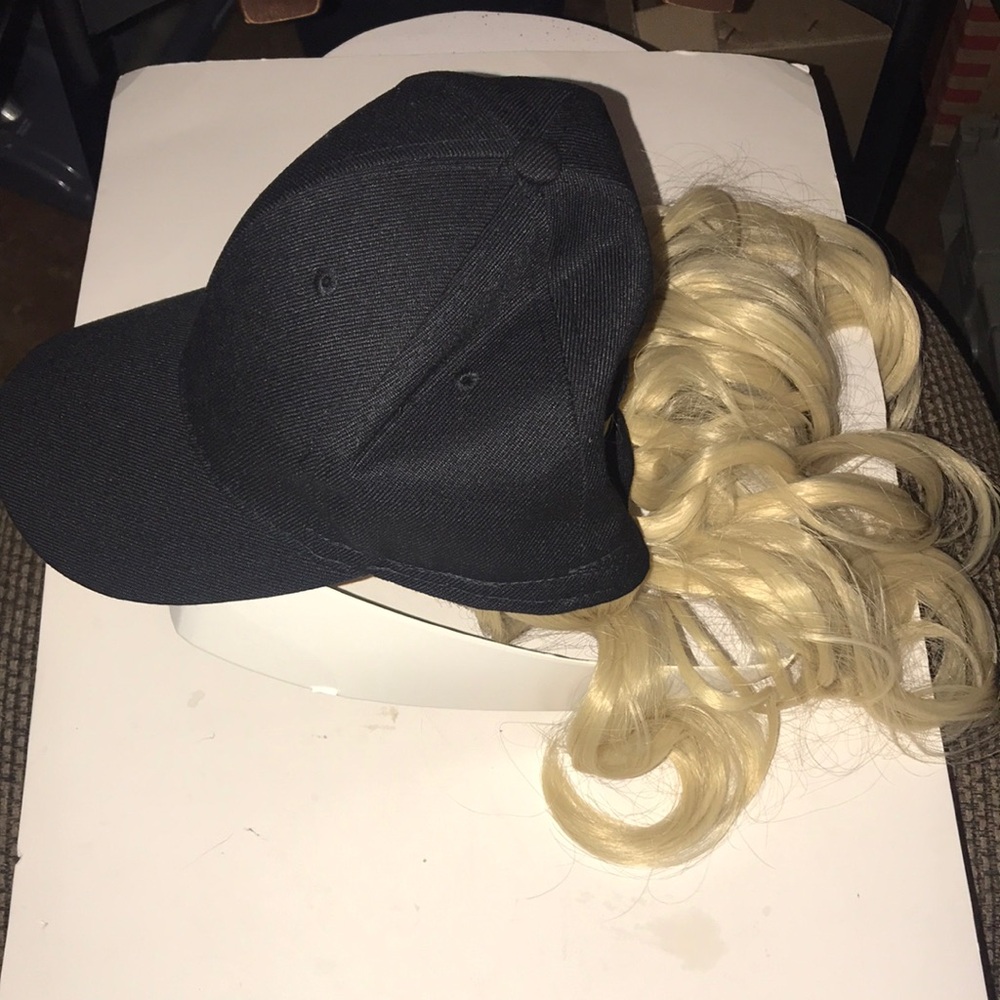 NIP Black Cap with Blonde Hair Extension